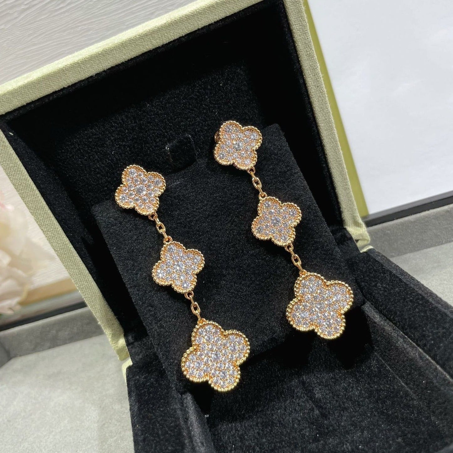 ミスティック クローバー 3モチーフ ダイヤモンド パヴェ ローズゴールド ピアス