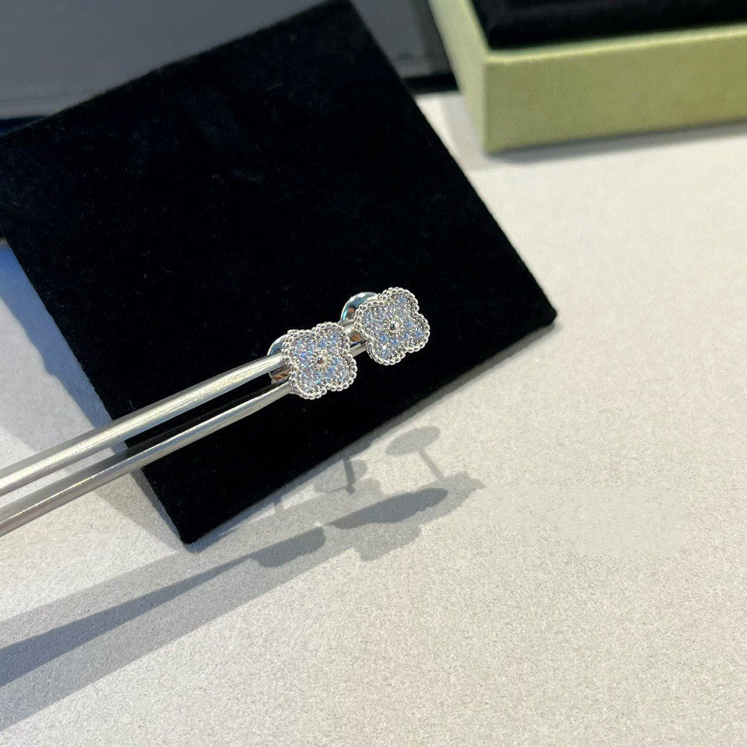 Mysitc CLOVER MINI ダイヤモンドスタッズピアス