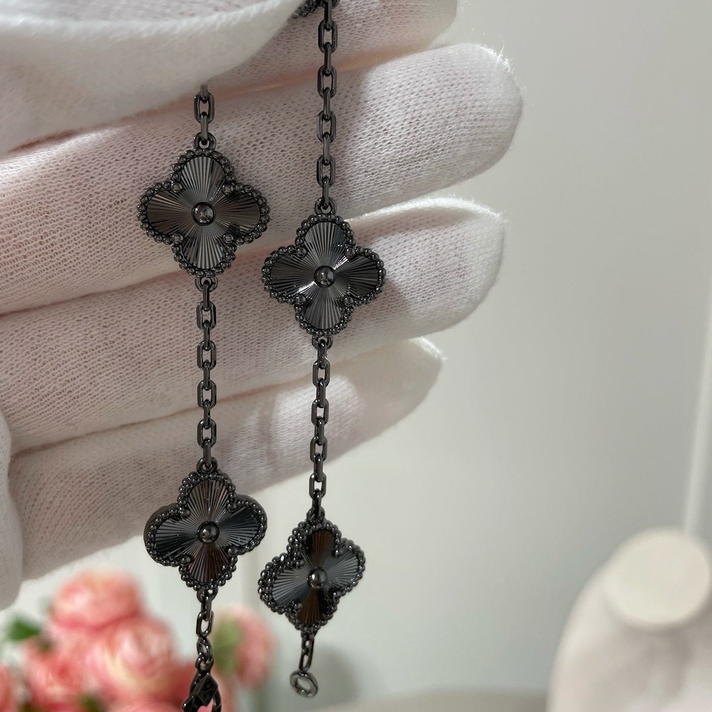 [Mysitc ]New CLOVER 5 MOTIF BLACK BRACELET