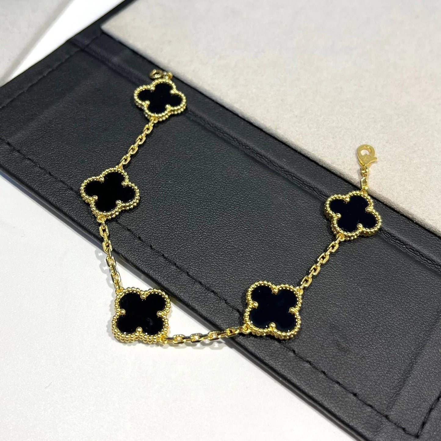 [Mysitc ]New CLOVER 5 MOTIF ONYXS BRACELET COLLECTION