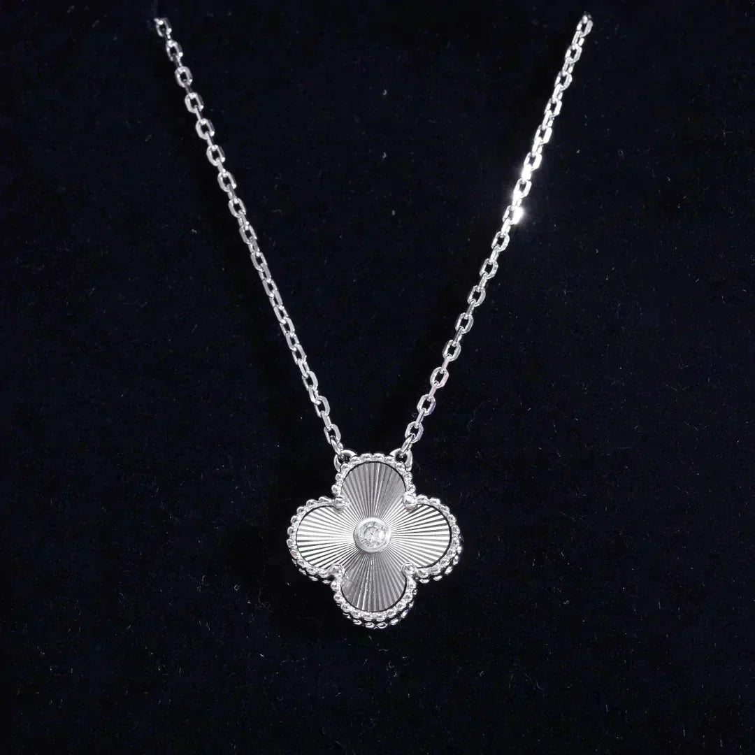 Mysitc CLOVER  15MM DIAMOND LASER NECKLACE SILVER