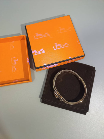Mysitc H ORANGE BRACELET