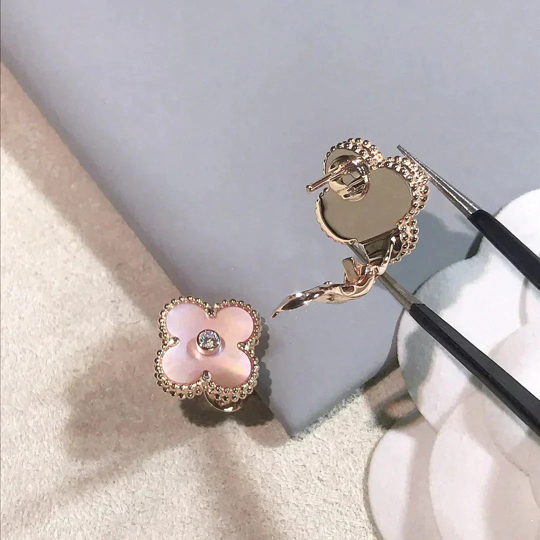 ミスティック クローバー ミディアム 1 モチーフ ピンク マザーオブパール ダイヤモンド イヤリング