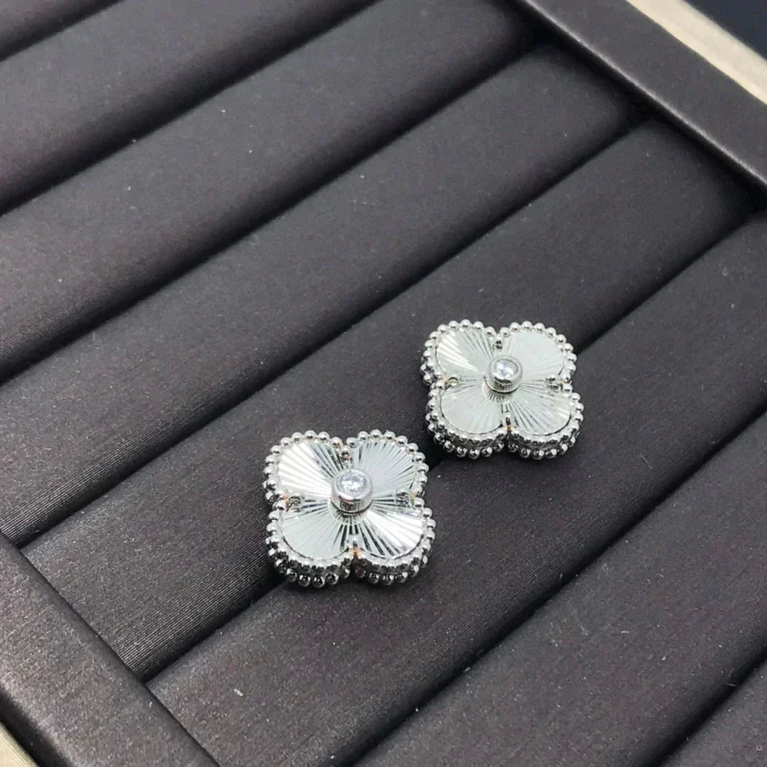 Mystic CLOVER MINI 9.5MM レーザーピアス