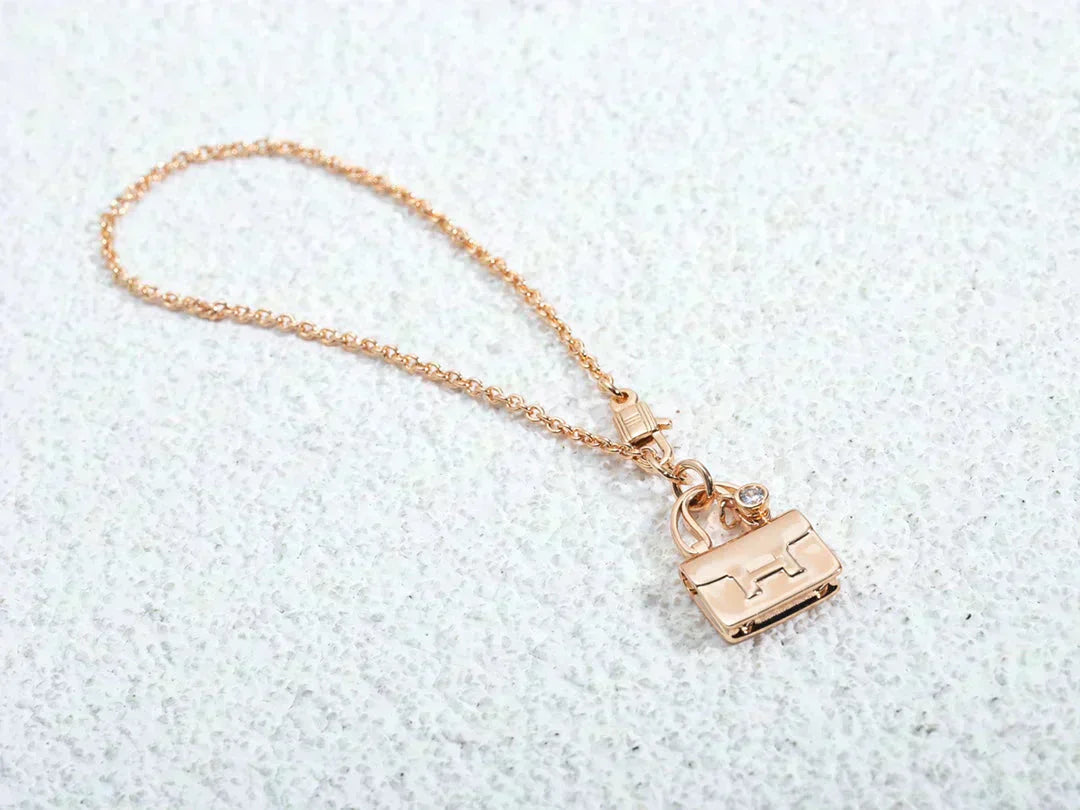 Mysitc AMULETTE PEDANT ROSE GOLD NECKLACE