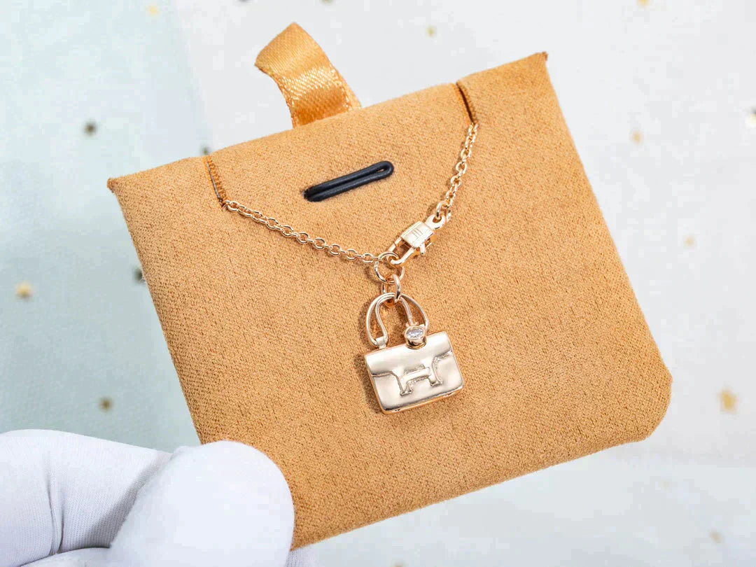 Mysitc AMULETTE PEDANT ROSE GOLD NECKLACE