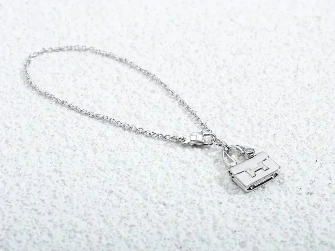 Mysitc AMULETTE PEDANT SILVER NECKLACE