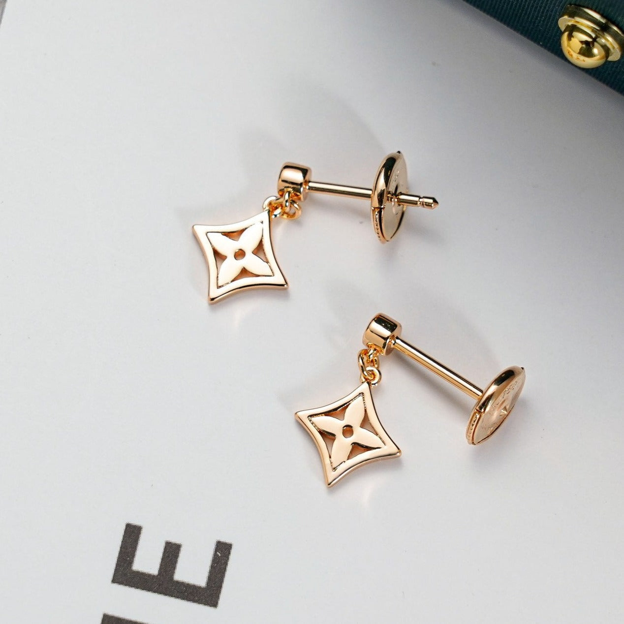 Mysitc STAR EARRINGS GOLD