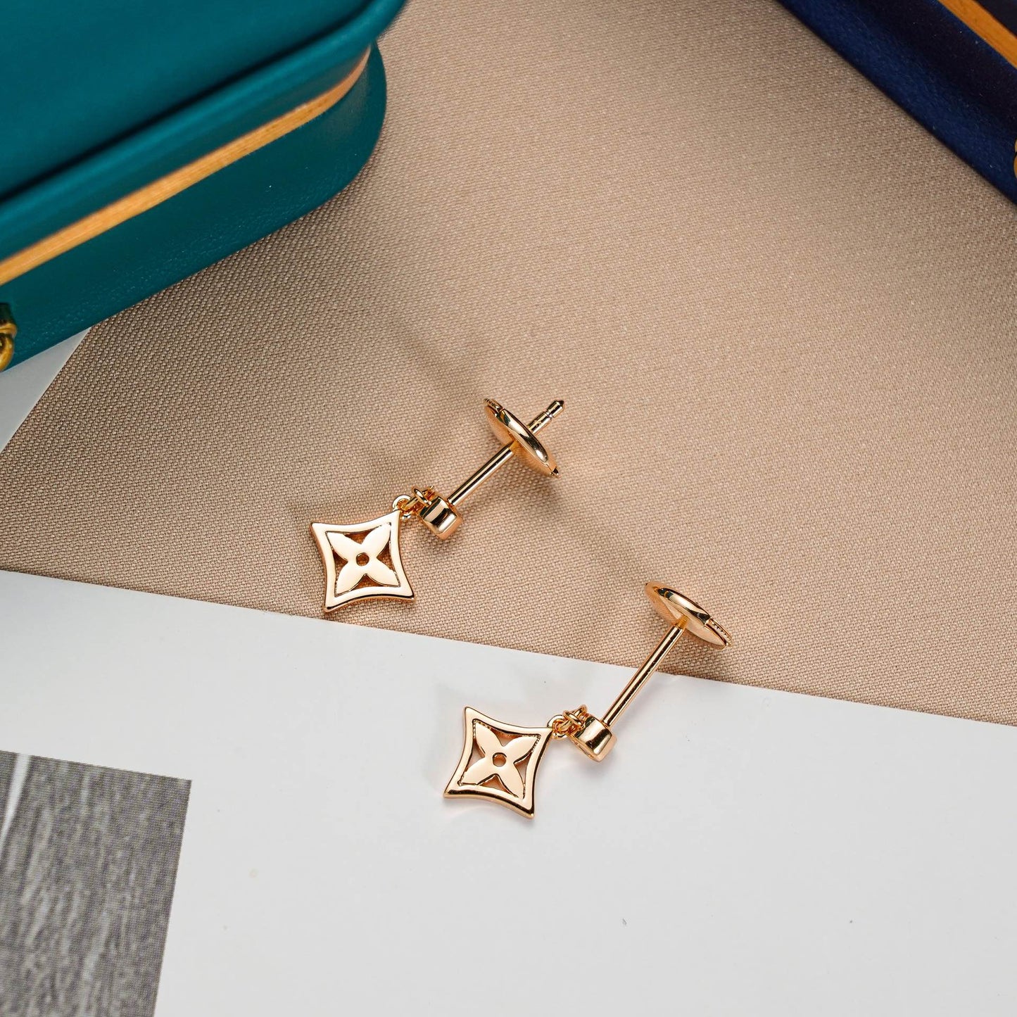 Mysitc STAR EARRINGS GOLD