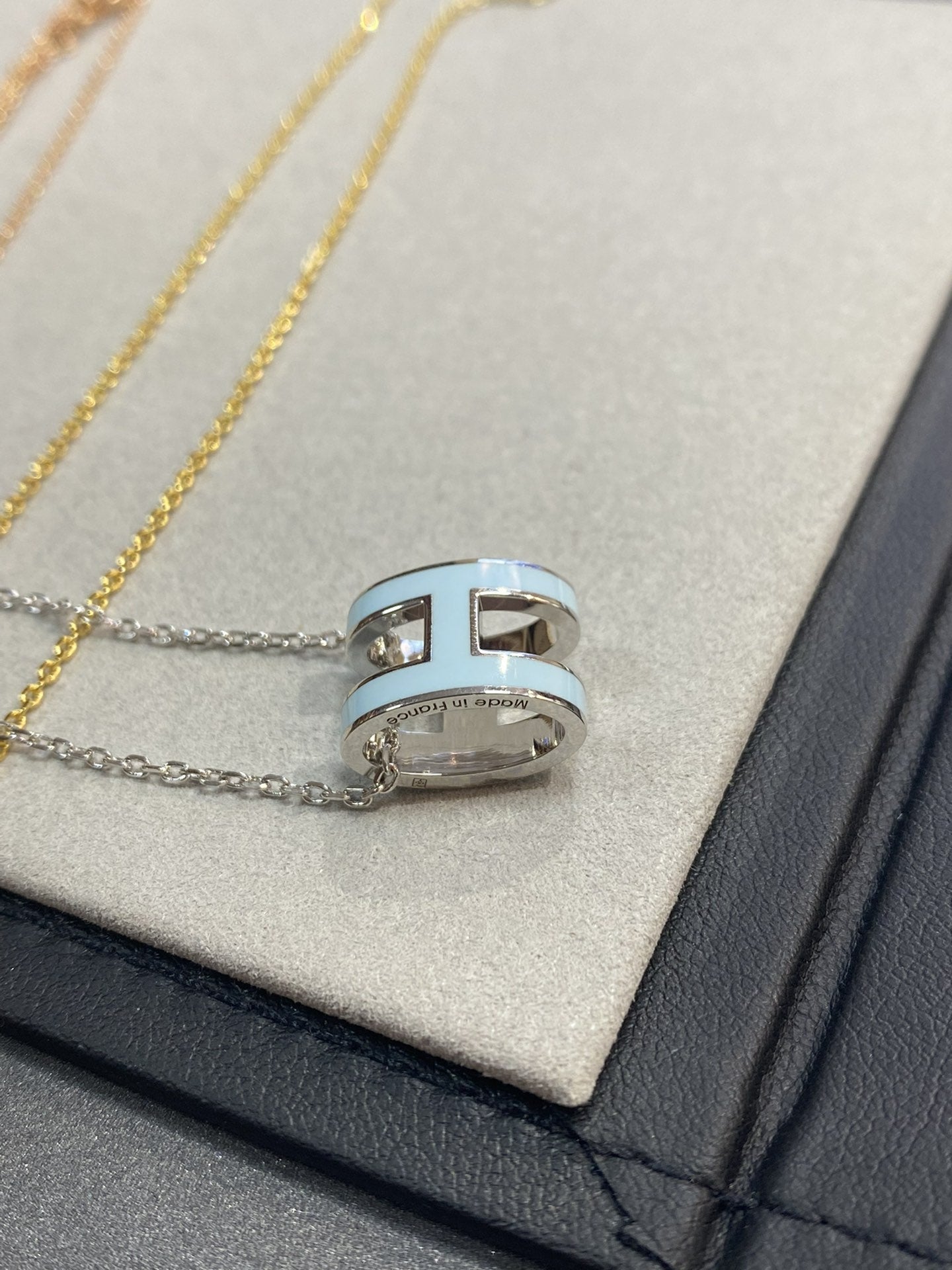 Mysitc POP H LIGHT BLUE NECKLACE