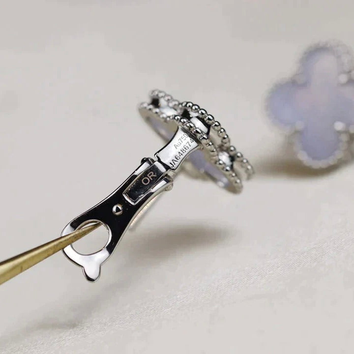 ミスティック クローバー ミディアム 1モチーフ ピアス ホワイトマザーオブパール シルバー