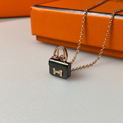 Mysitc CONSTANCE BLACK PEDANT PINK GOLD NECKLACE