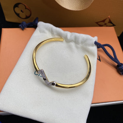 Mysitc VOLTE UPSITE DOWN DIAMOND GOLD OPEN BRACELET
