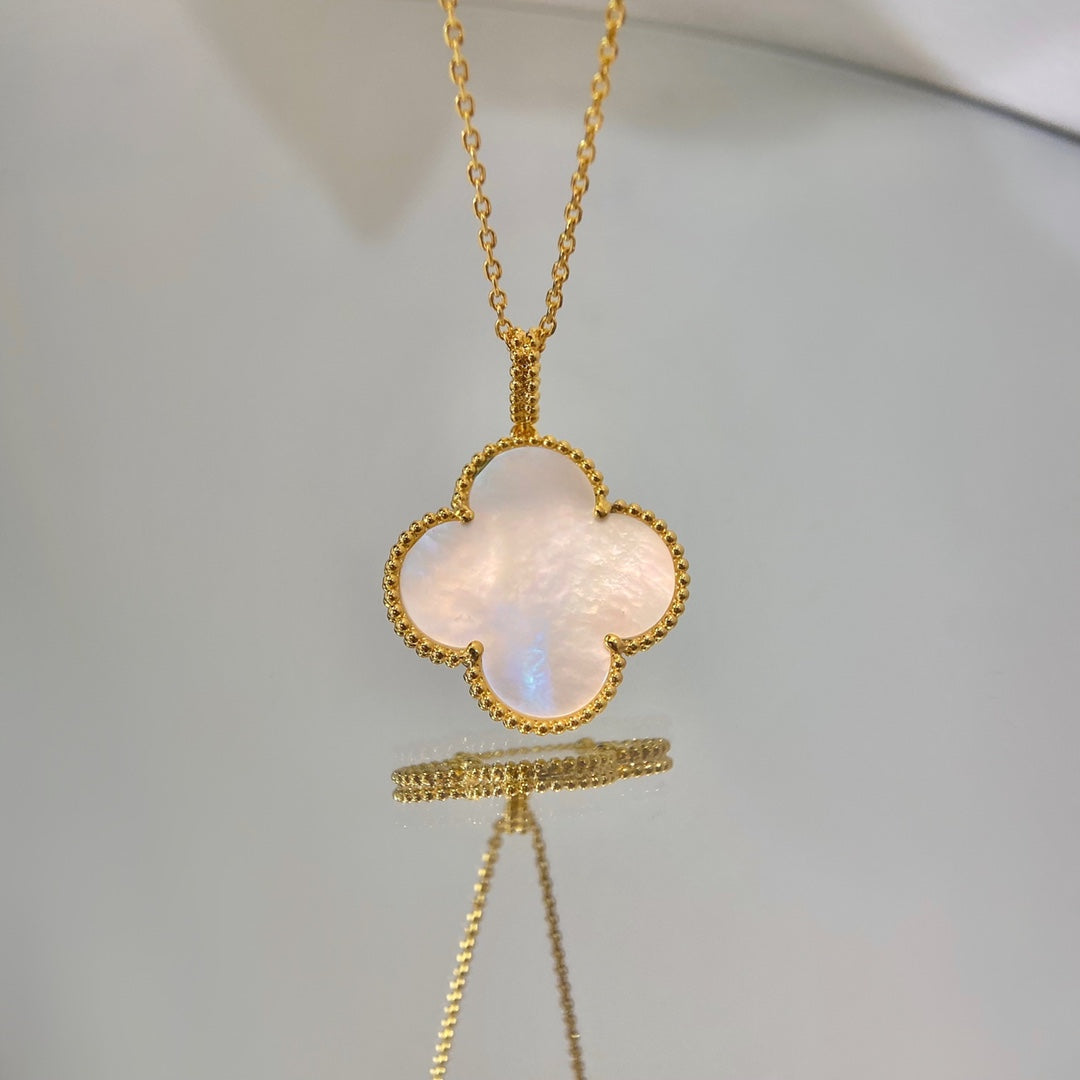 Mysitc CLOVER 25MM MOP LARGE PENDANT NECKLACE