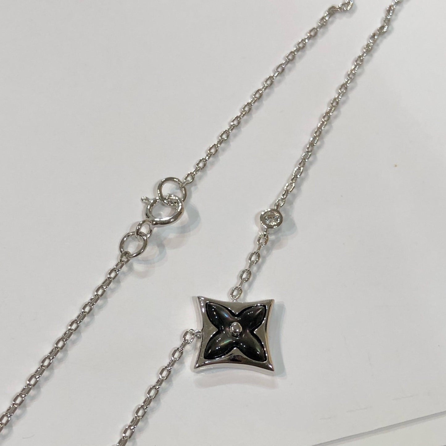 Mysitc STAR BLACK MOP NECKLACE