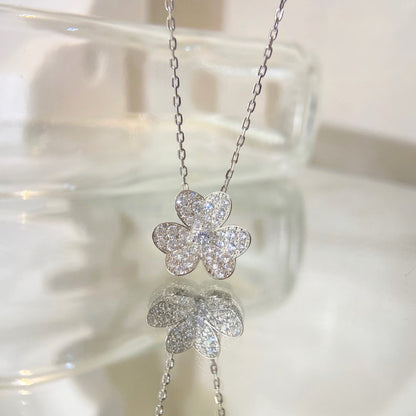 Mysitc FLOWER DIAMOND NECKLACE