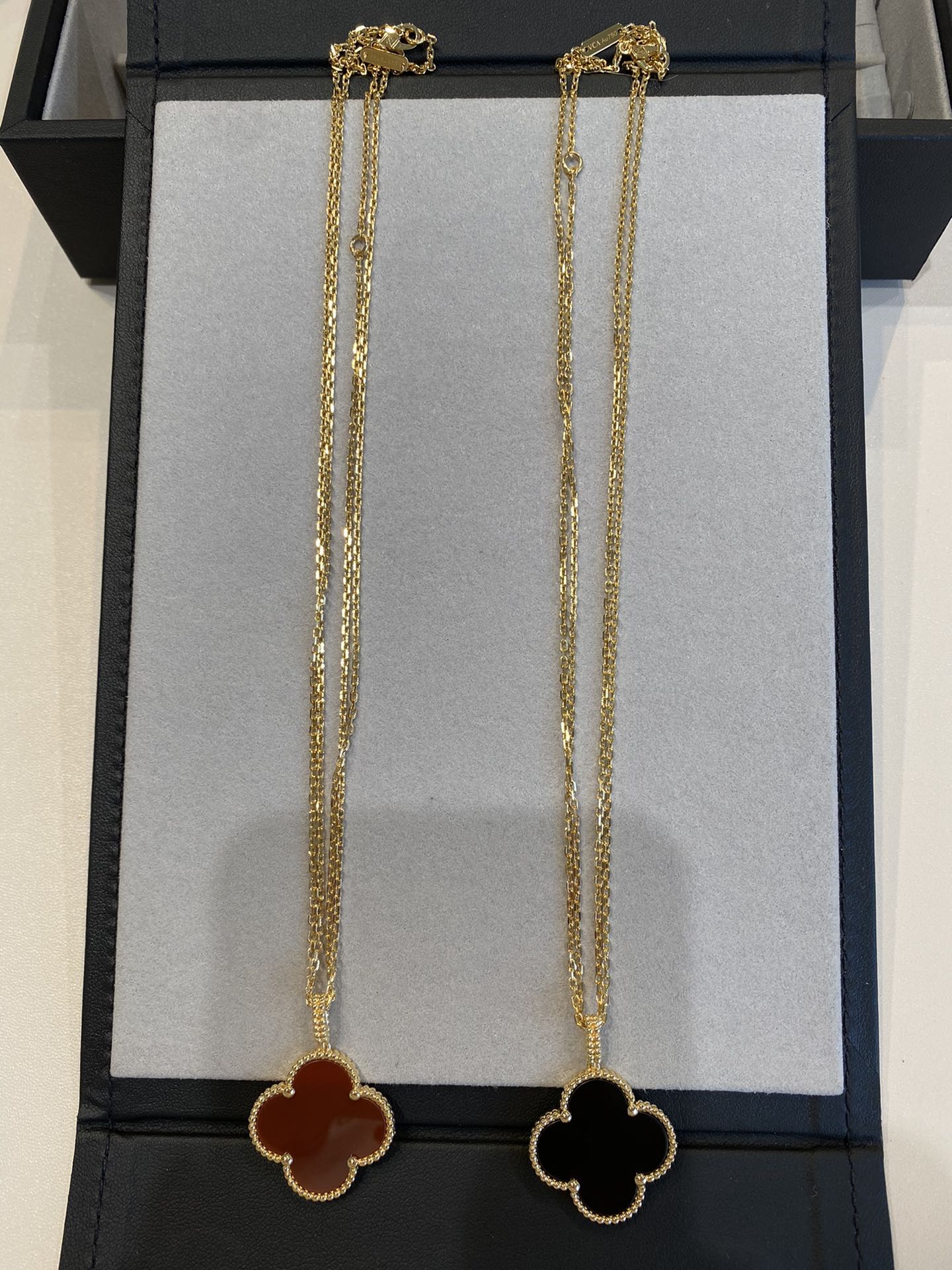 Mysitc CLOVER 25MM NECKLACE GOLD CARNELIAN