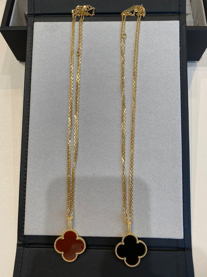 Mysitc CLOVER 25MM NECKLACE GOLD CARNELIAN