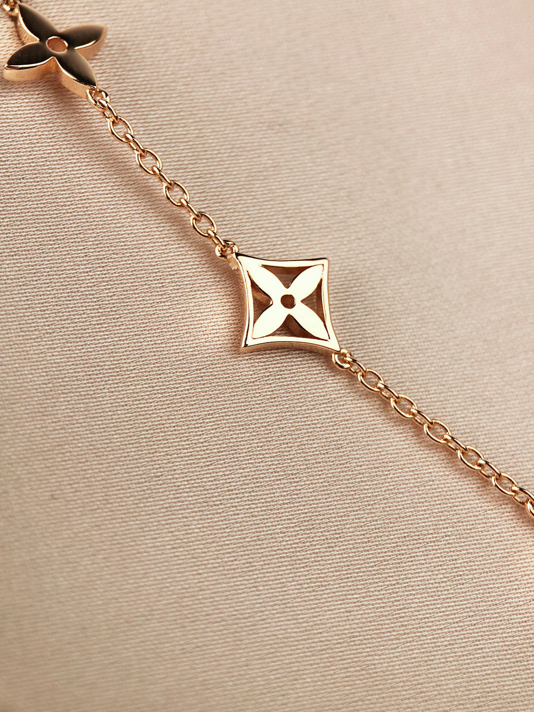 Mysitc STAR AND SUN 7 MOTIFS GOLD BRACELET
