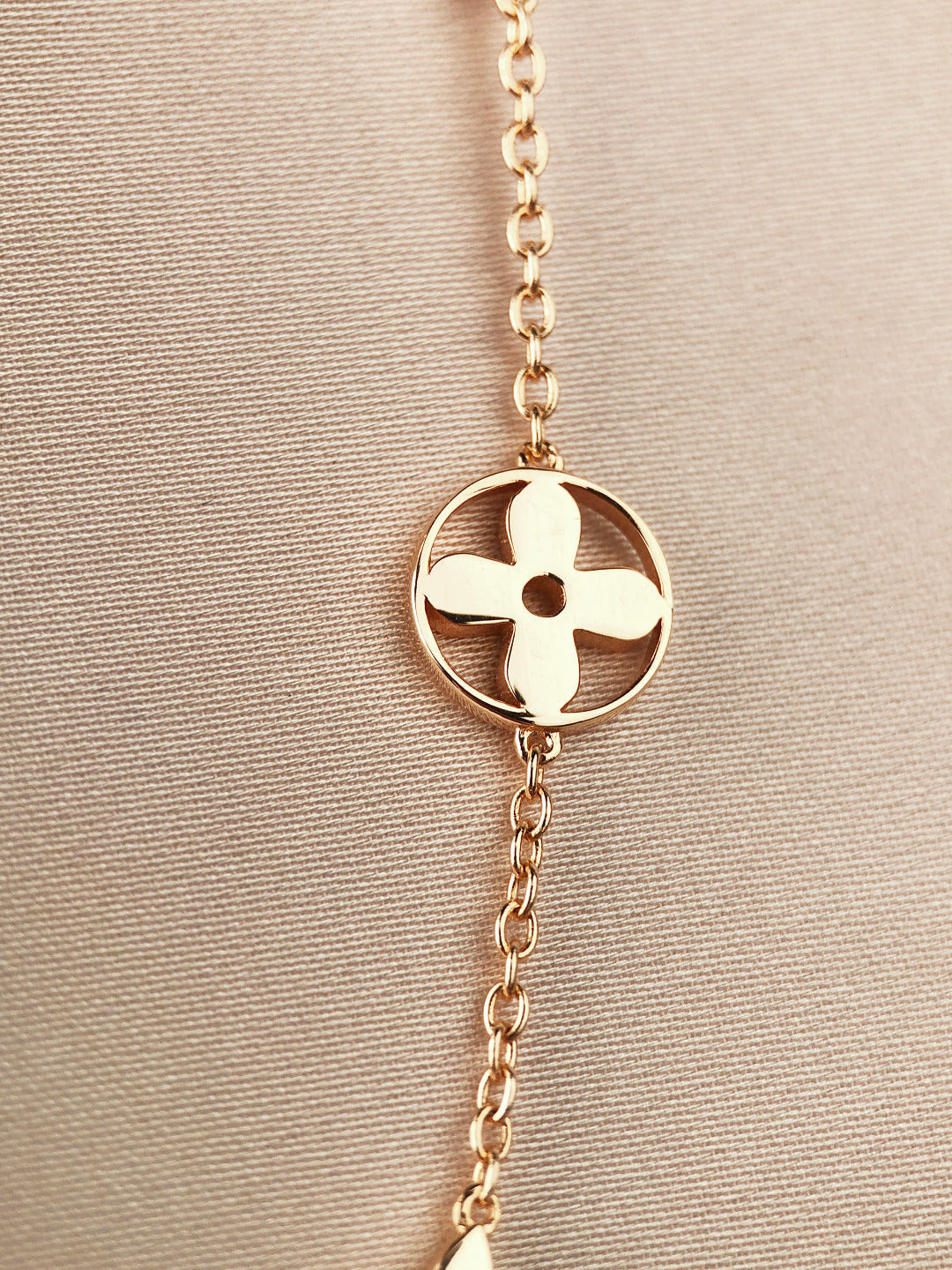 Mysitc STAR AND SUN 7 MOTIFS GOLD BRACELET