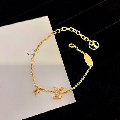 Mysitc LOGO STAR MOTIF GOLD BRACELET