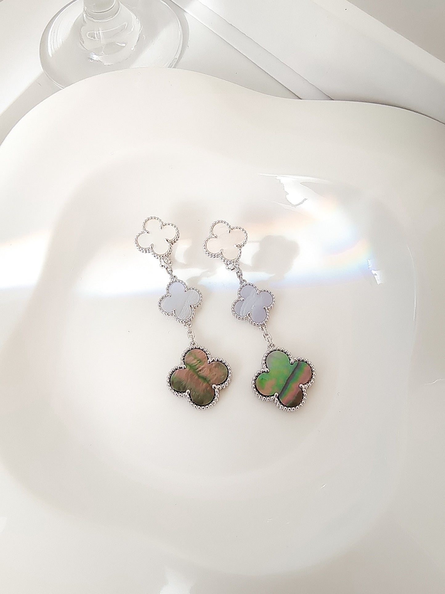 Mysitc CLOVER 3 MOTIFS CHALCEDONY DARK MOP SILVER EARRINGS