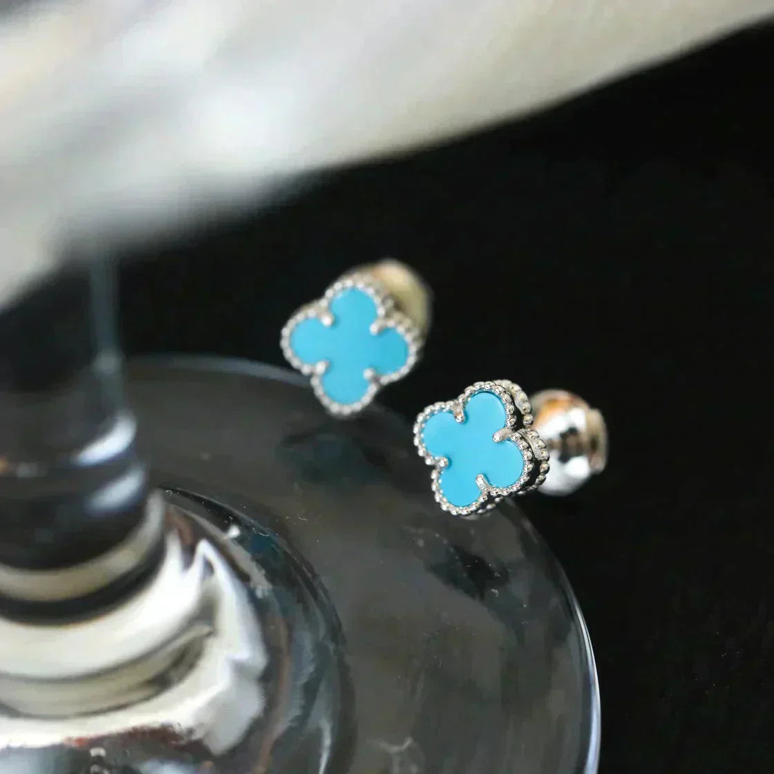 ミスティック クローバー ミニ 9.5MM オニキス スタッドピアス シルバー