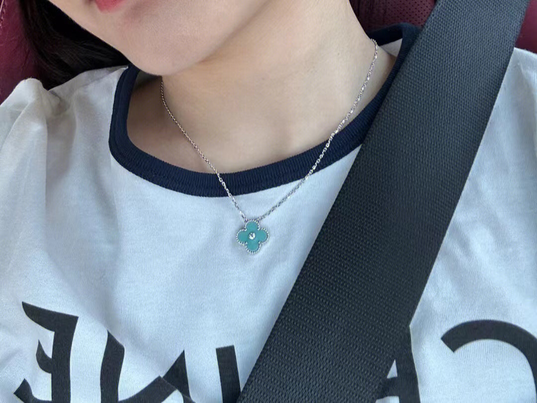 Mysitc CLOVER 1 DIAMOND LIGHT BLUE SILVER NECKLACE
