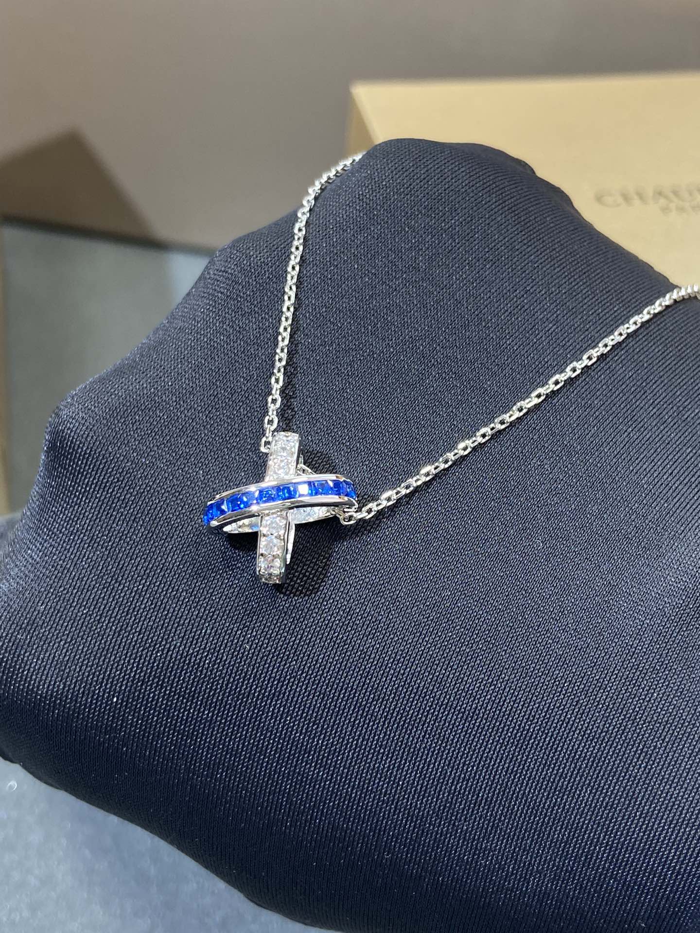 Mystic LIENS DIAMOND SILVER NECKLACE