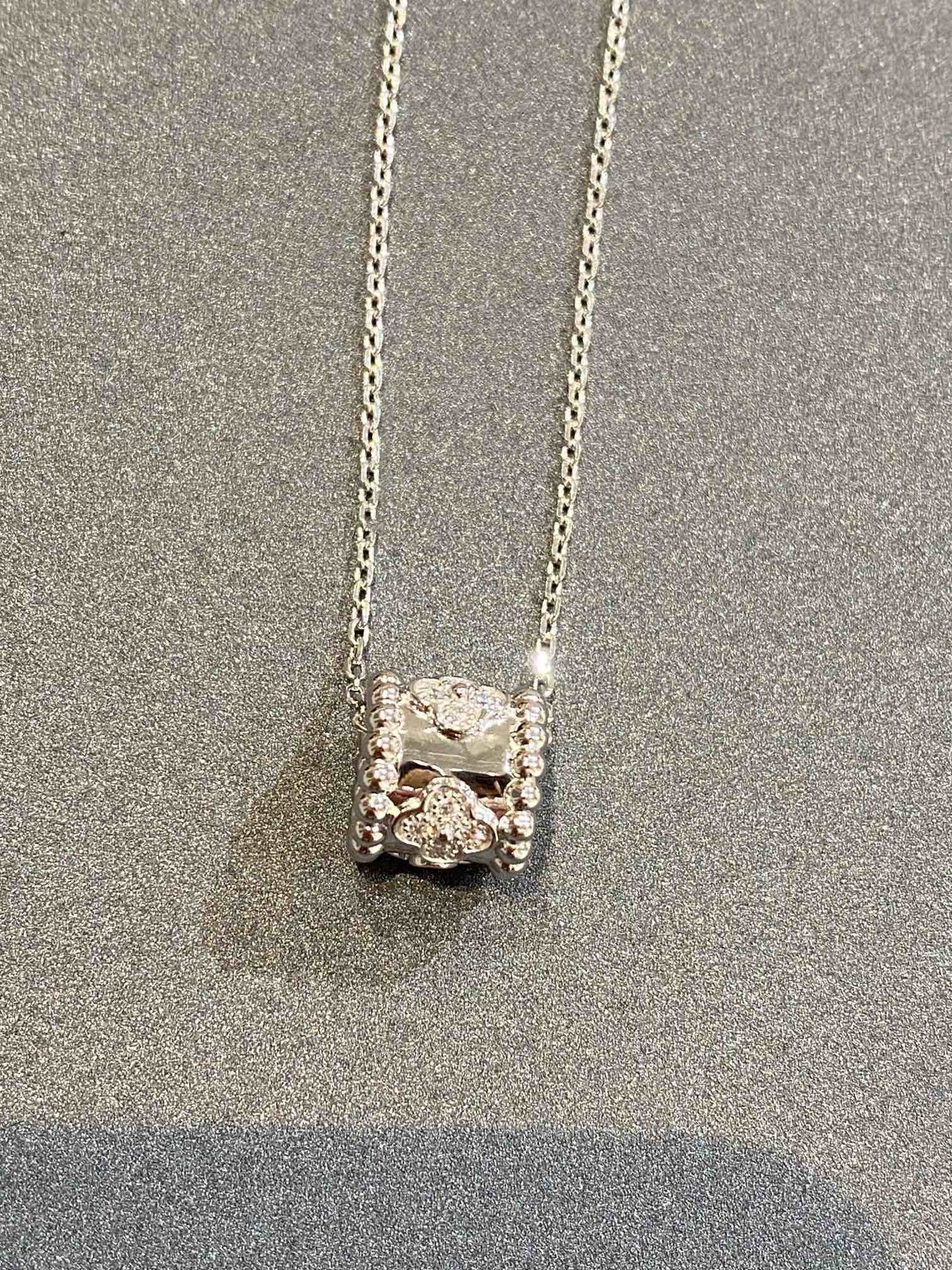 Mysitc PERLEE PEDANT SIVLER DIAMOND NECKLACE
