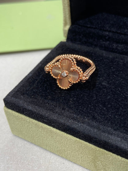Mysitc CLOVER RIVERSIBLE ROSE GOLD RING