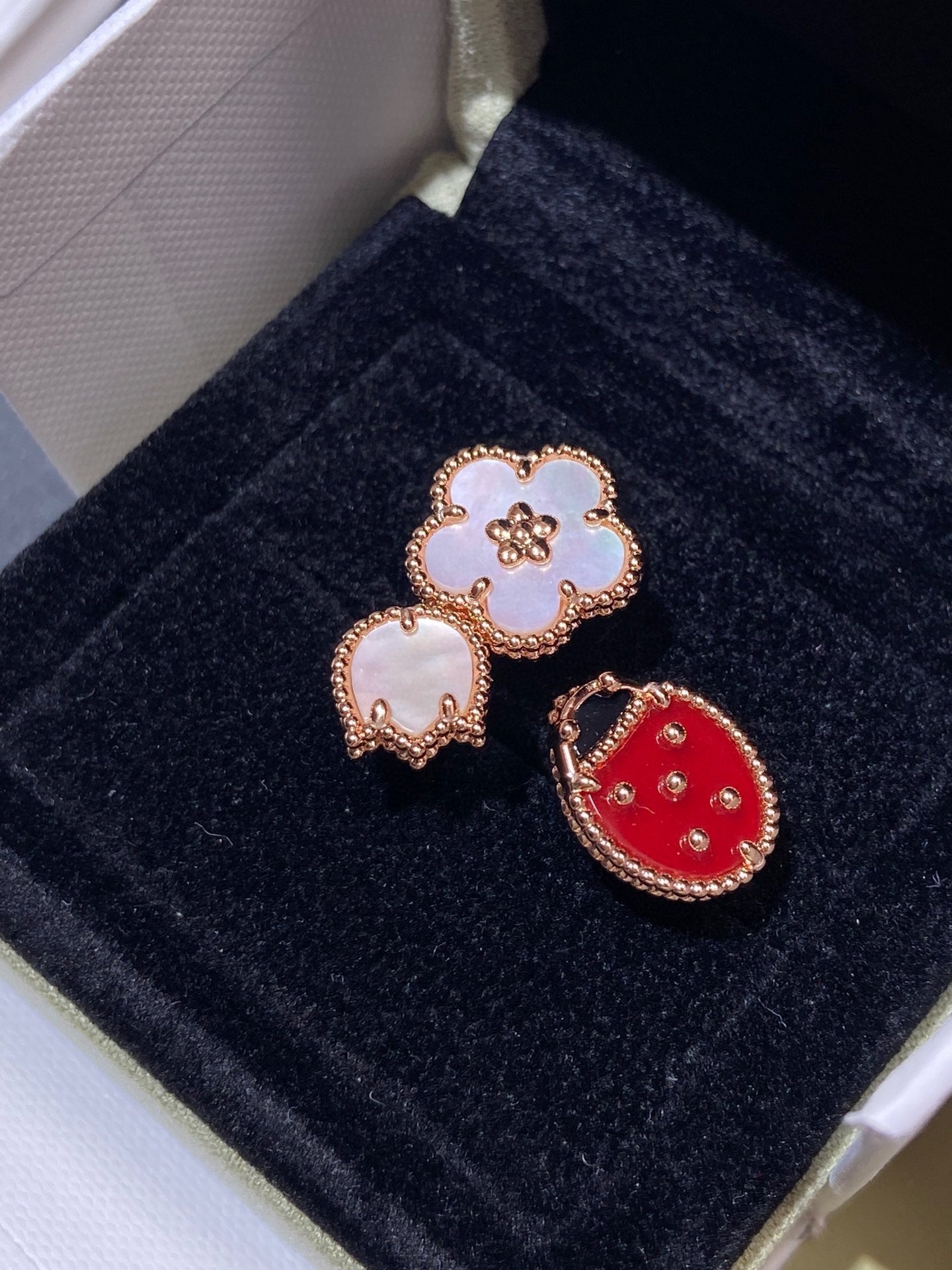 Mysitc LUCKY 3 MOTIF ROSE GOLD RING