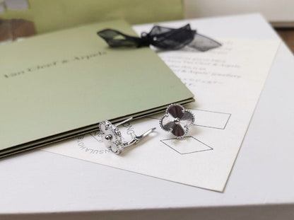 Mysitc CLOVER MEDIUM STUD EARRINGS