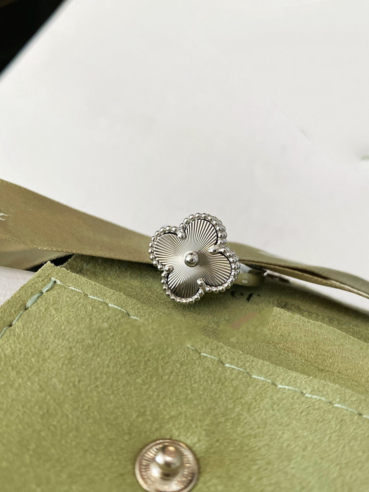 Mysitc CLOVER SILVER RING