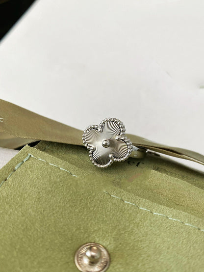 Mysitc CLOVER SILVER RING