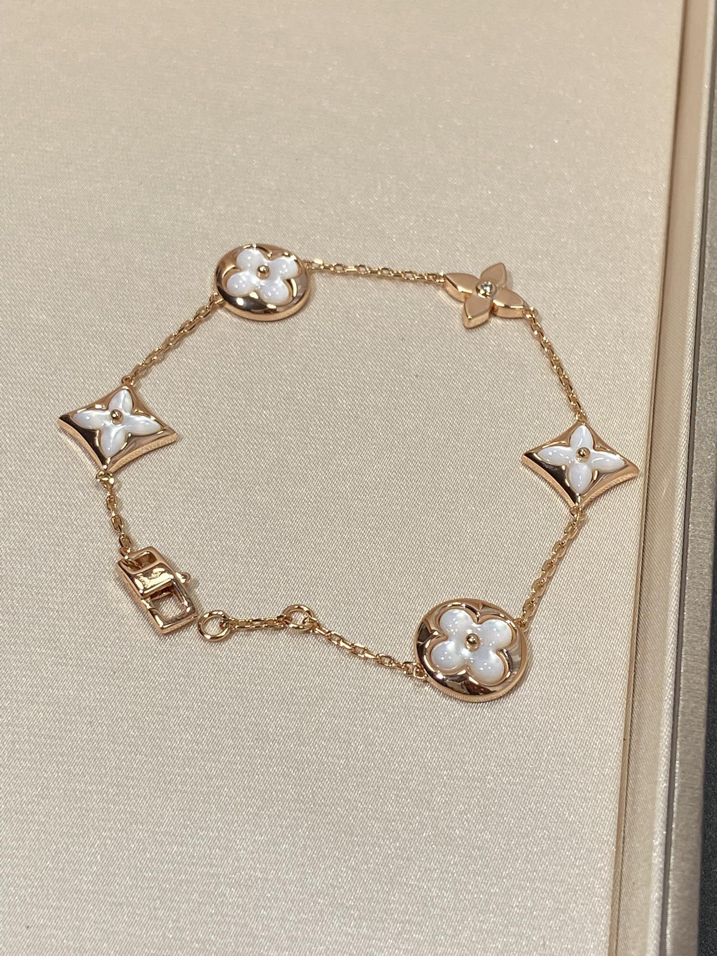 Mysitc STAR AND SUN 5 MOTIF MOP PINK GOLD BRACELET