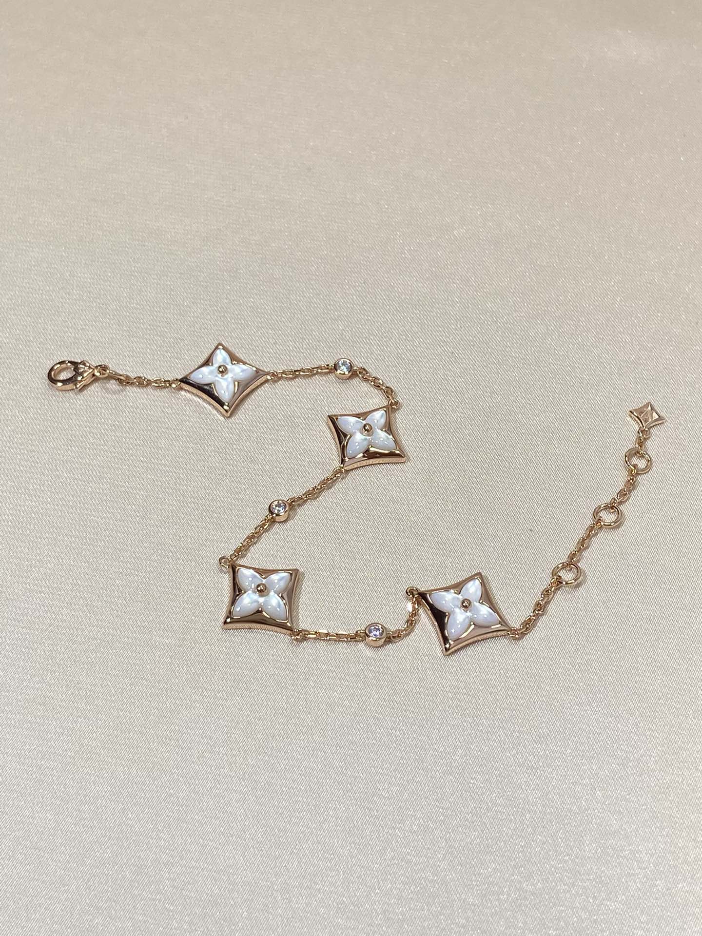 Mysitc STAR 4 MOTIF MOP DIAMOND PINK GOLD BRACELET