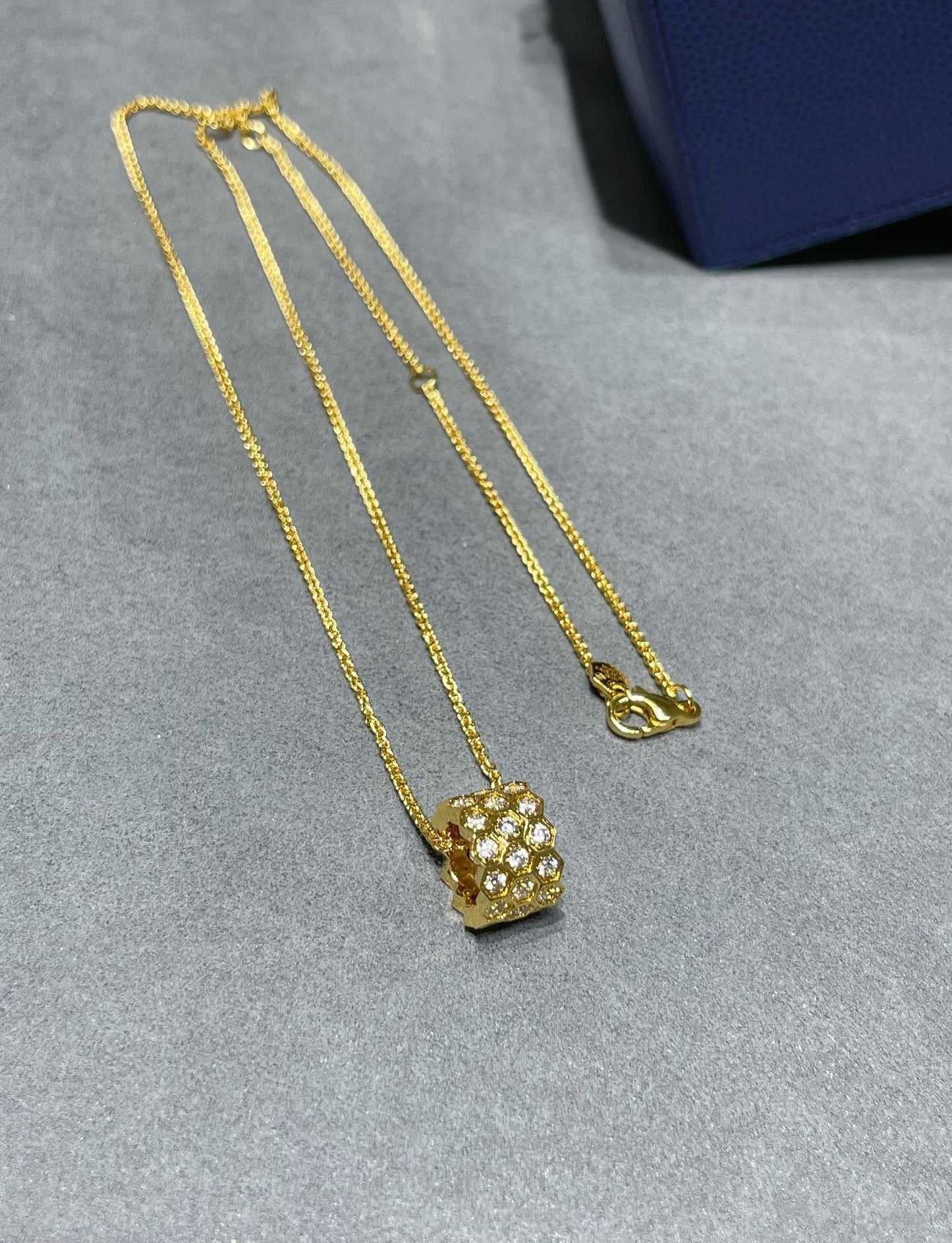 Mysitc BEE LOVE DIAMOND PAVED 3 ROW NECKLACE