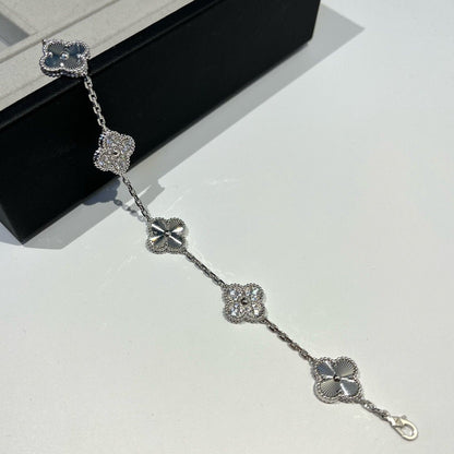 [Mysitc ]New  CLOVER 5 MOTIF LASER BRACELET COLLECTION