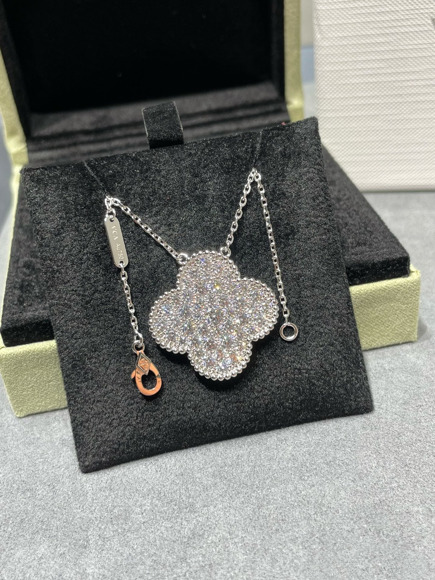 Mysitc CLOVER 25MM LARGE PENDANT DIAMOND PAVED SILVER NECKLACE