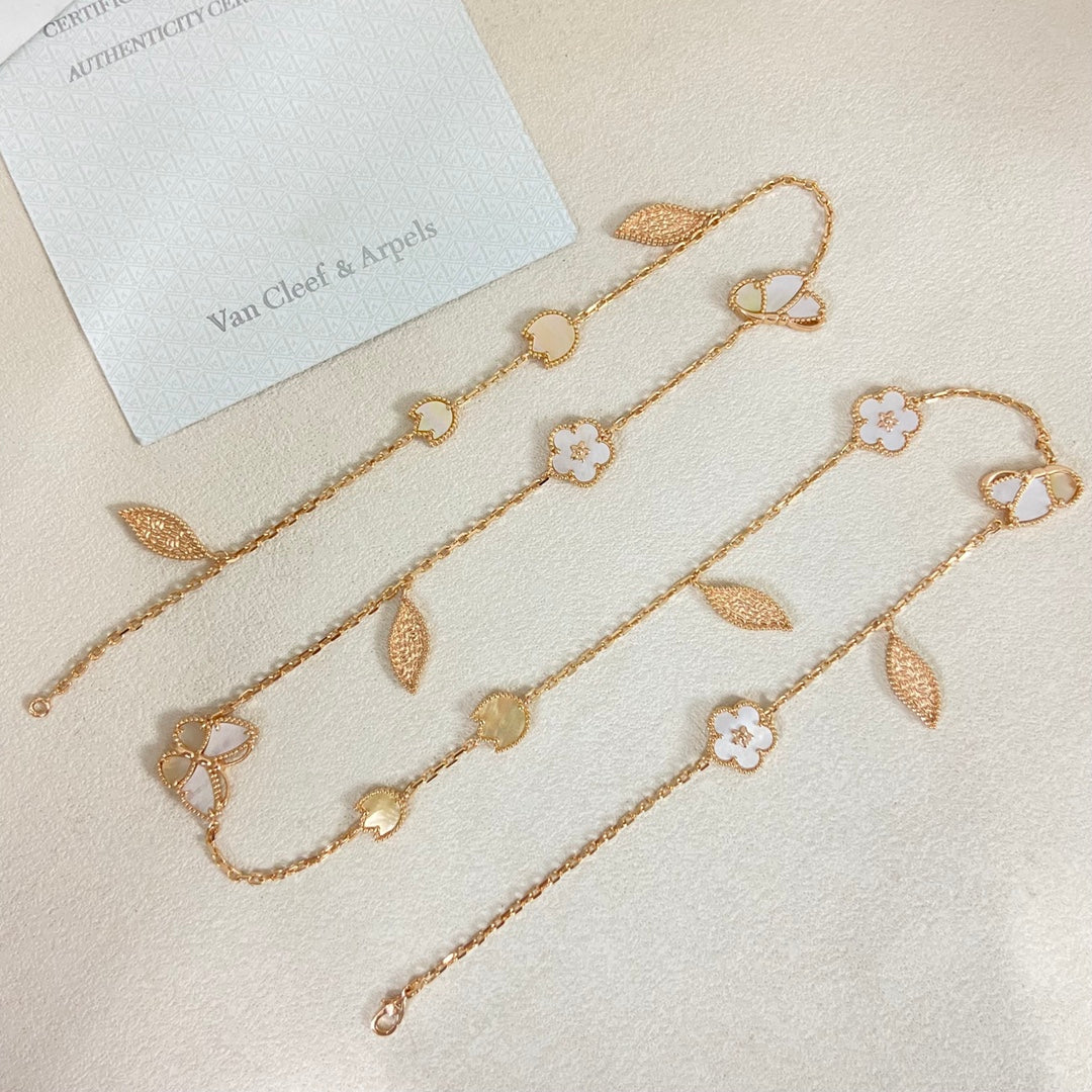 [Mysitc ] 26 NEW CLOVER LUCKY LIGHT YELLOW AND WHITE SET