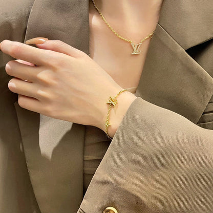 Mysitc LOGO STAR MOTIF GOLD BRACELET