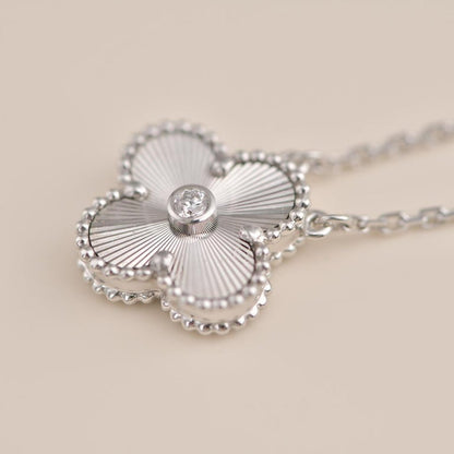 Mysitc CLOVER  15MM DIAMOND LASER NECKLACE SILVER