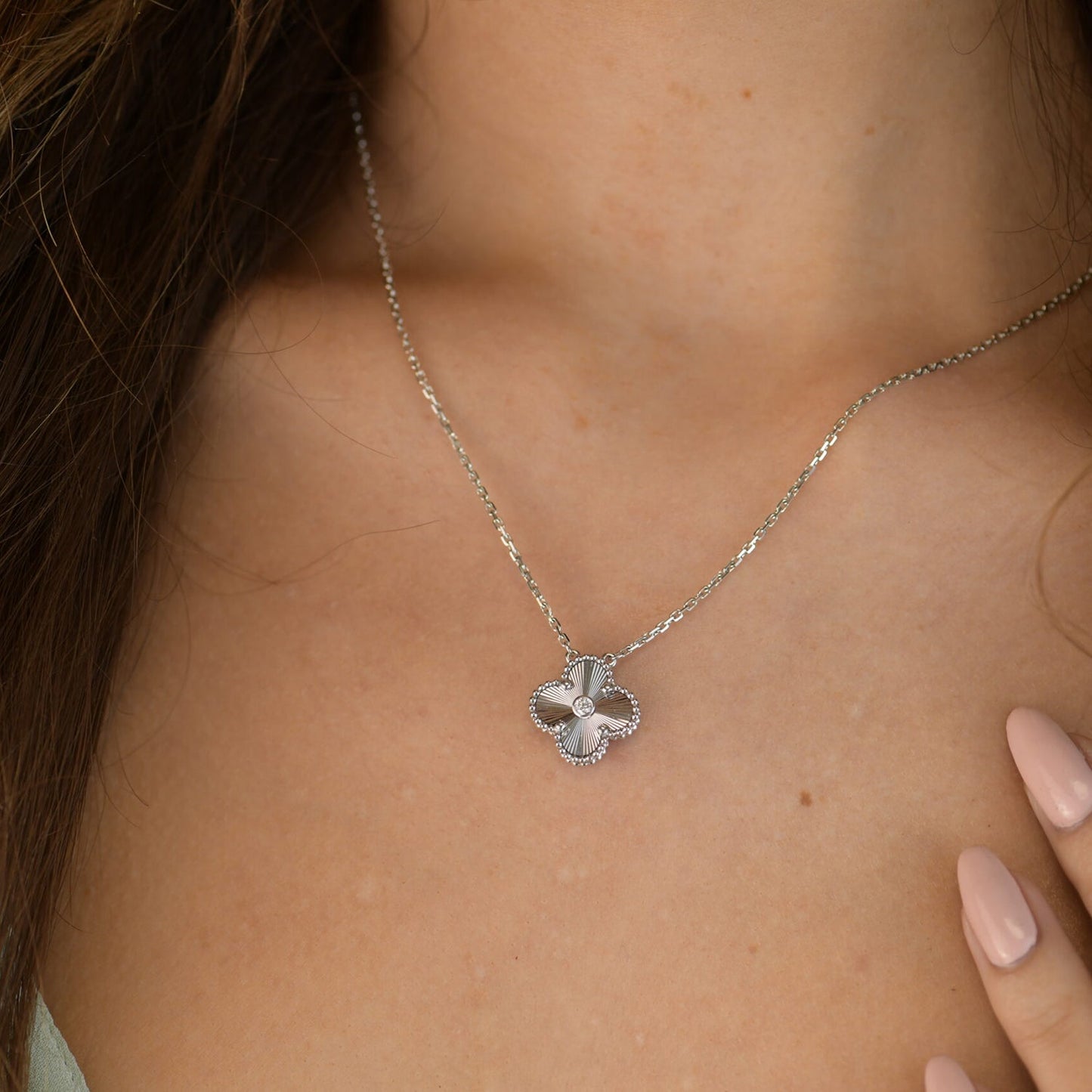Mysitc CLOVER  15MM DIAMOND LASER NECKLACE SILVER