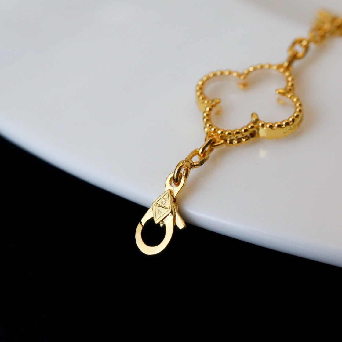 [Mysitc ]New CLOVER 5 MOTIF ROCK CRYSTAL BRACELET