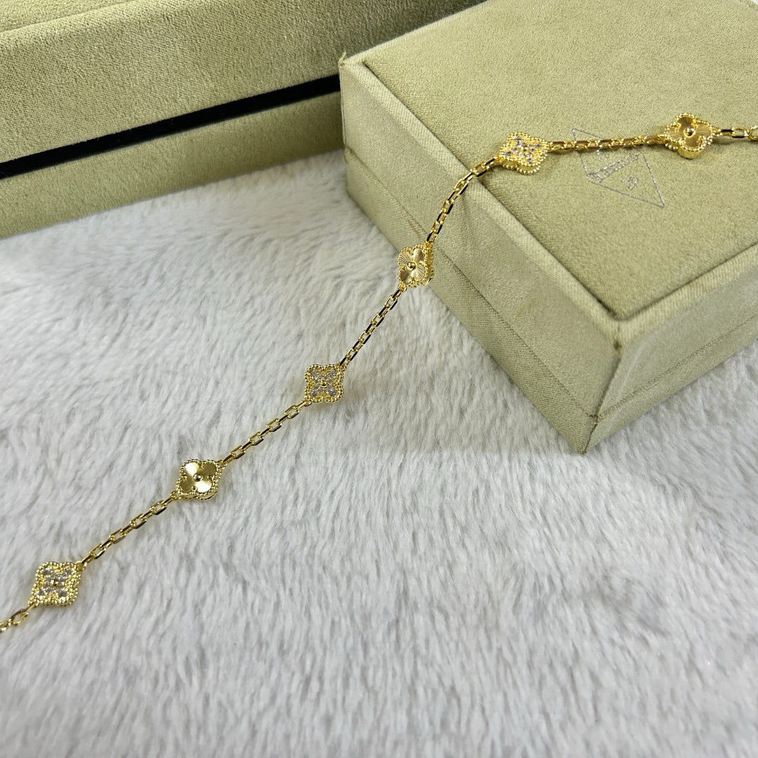 [Mysitc ]CLOVER 6 MOTIF DIAMOND LASER BRACELET