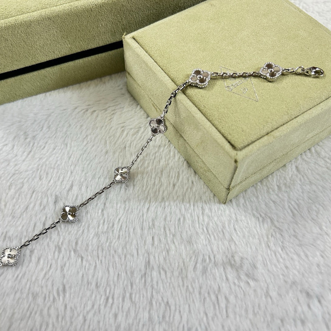 [Mysitc ]New CLOVER 6 MOTIF DIAMOND BRACELET