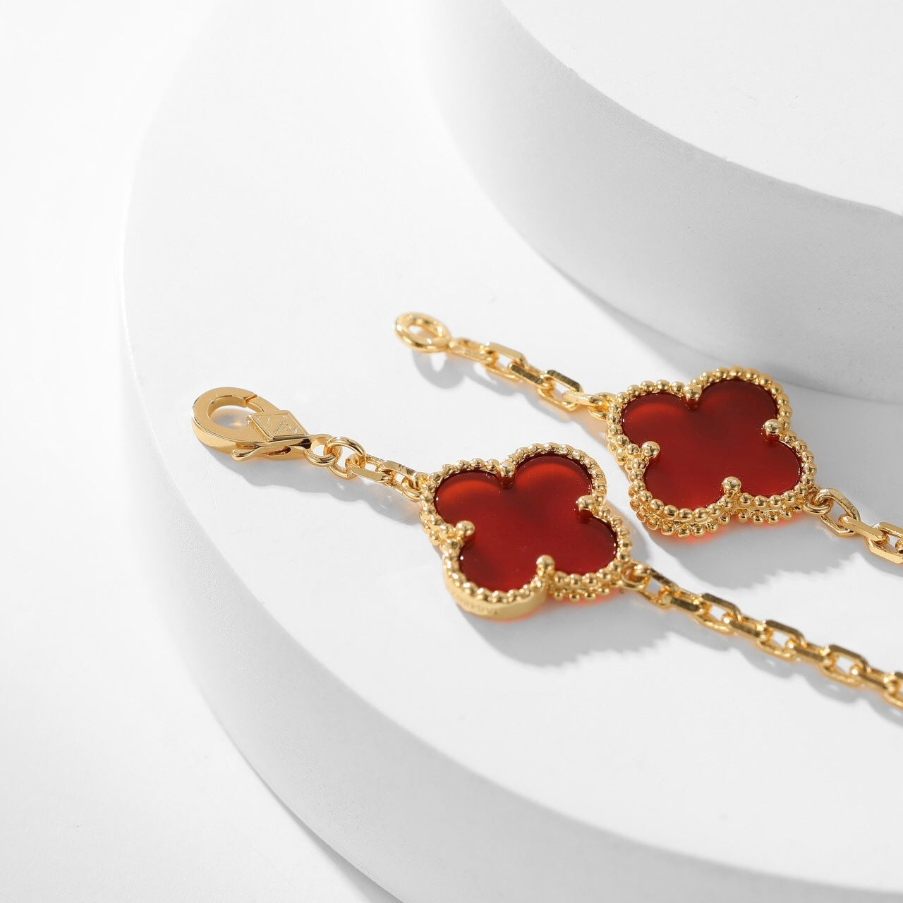 Mysitc CLOVER 10 MOTIFS CARNELIAN NECKLACE