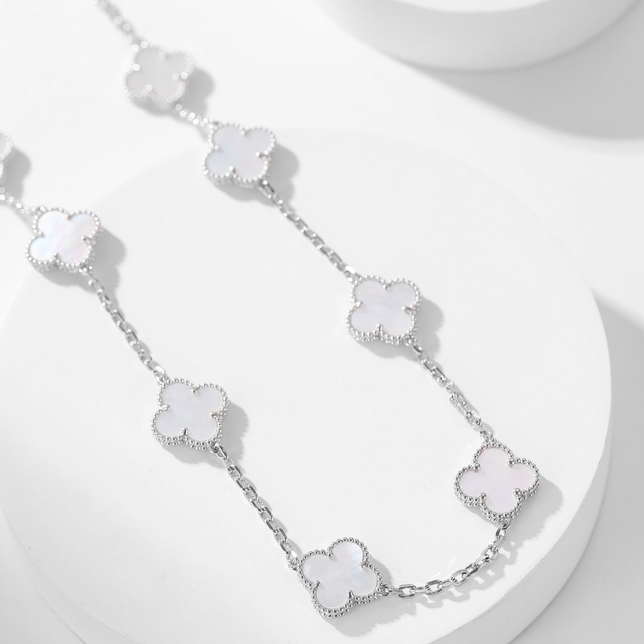 Mysitc CLOVER 10 MOTIFS WHITE MOTHER OF PEARL NECKLACE