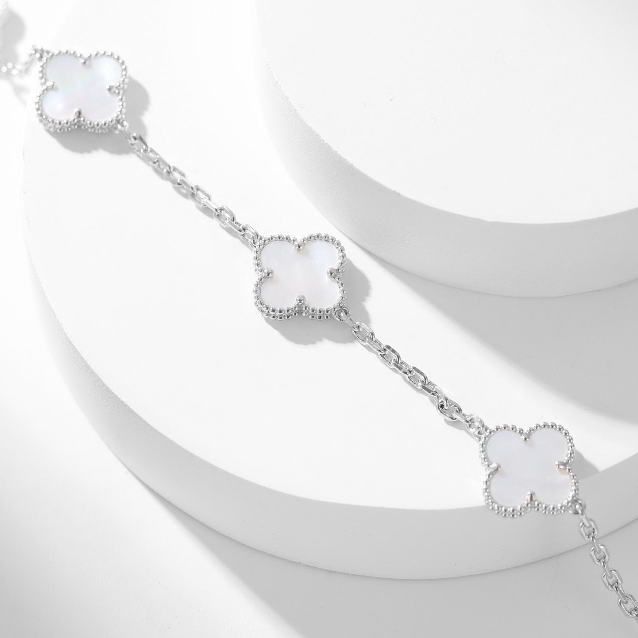 Mysitc CLOVER 10 MOTIFS WHITE MOTHER OF PEARL NECKLACE